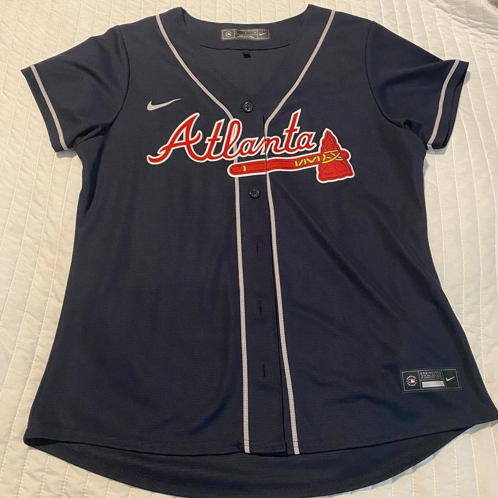 Woman’s Nike Braves Jersey Large.
